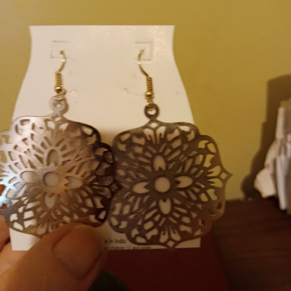 Earrings - Picture 6 of 9